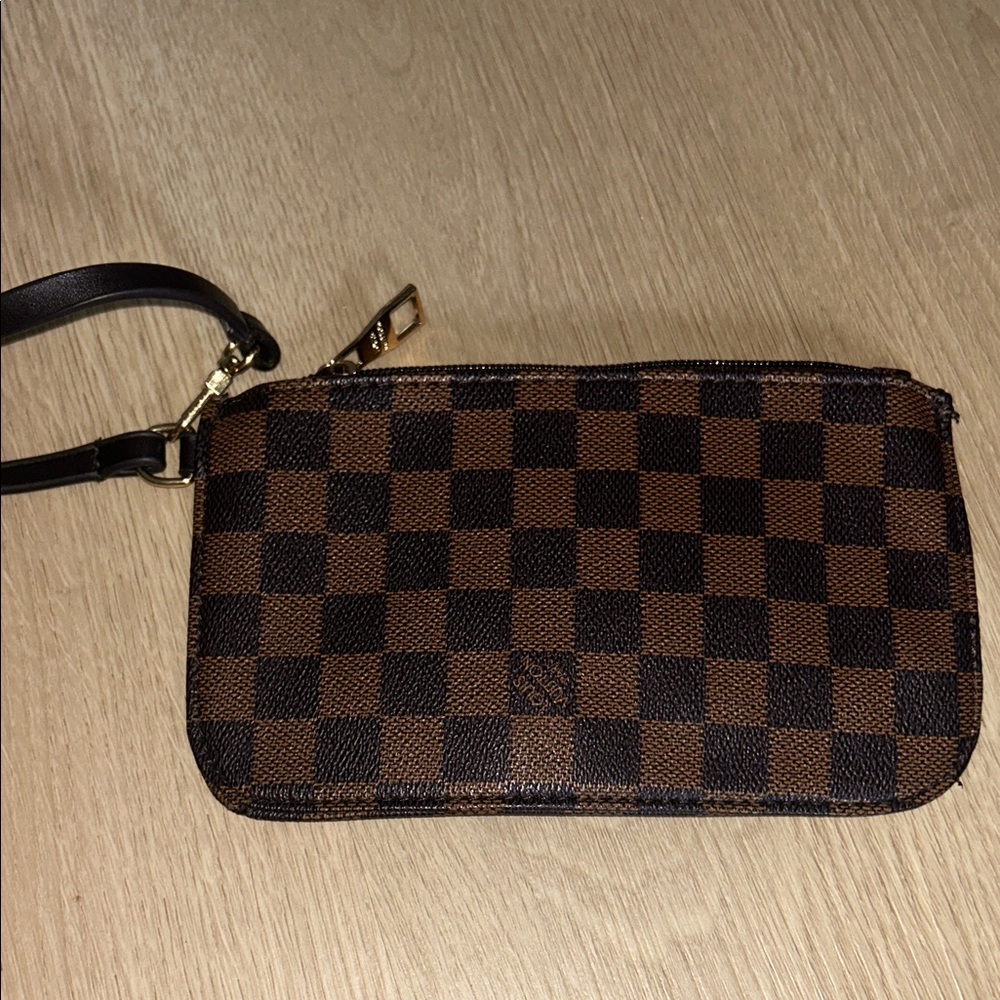 Louis Vuitton clutch wristlet